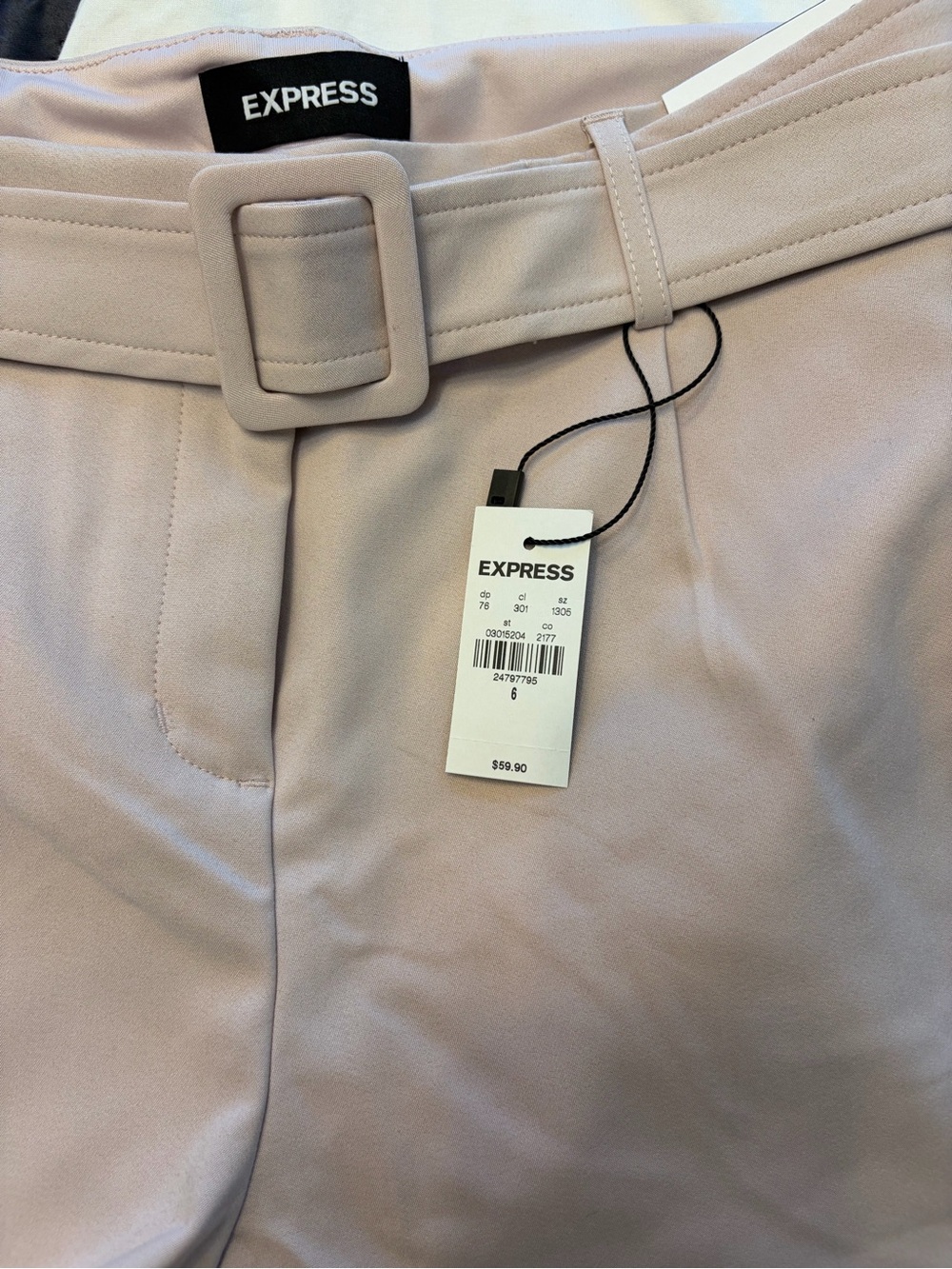 Express Women's High-Rise Belted Shorts in Light Mauve - Picture 3 of 3